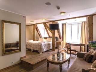 Отель CRU Hotel Таллин Двухместный номер Делюкс с 1 кроватью или 2 отдельными кроватями-1